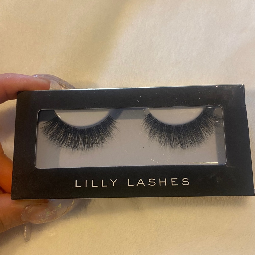 Lilly Lashes faux mink lashes style LA